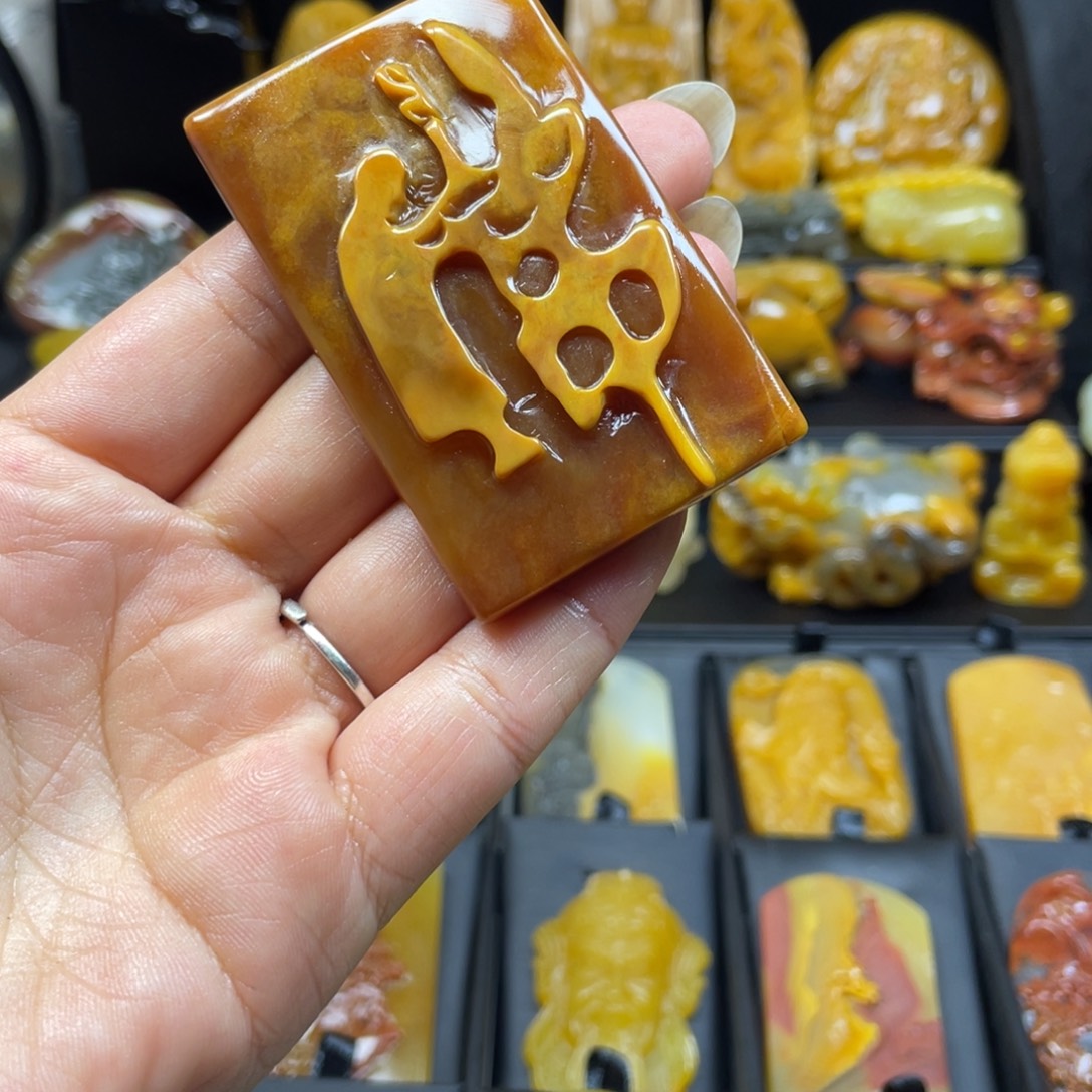 众***管石英质玉（黄龙玉）未镶嵌吊坠(不含链)