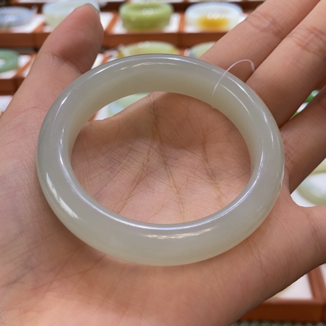 和田玉手镯未镶嵌青海高冰白晴50/51