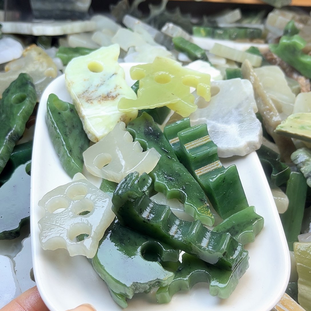 未镶嵌和田玉笔搁?**来