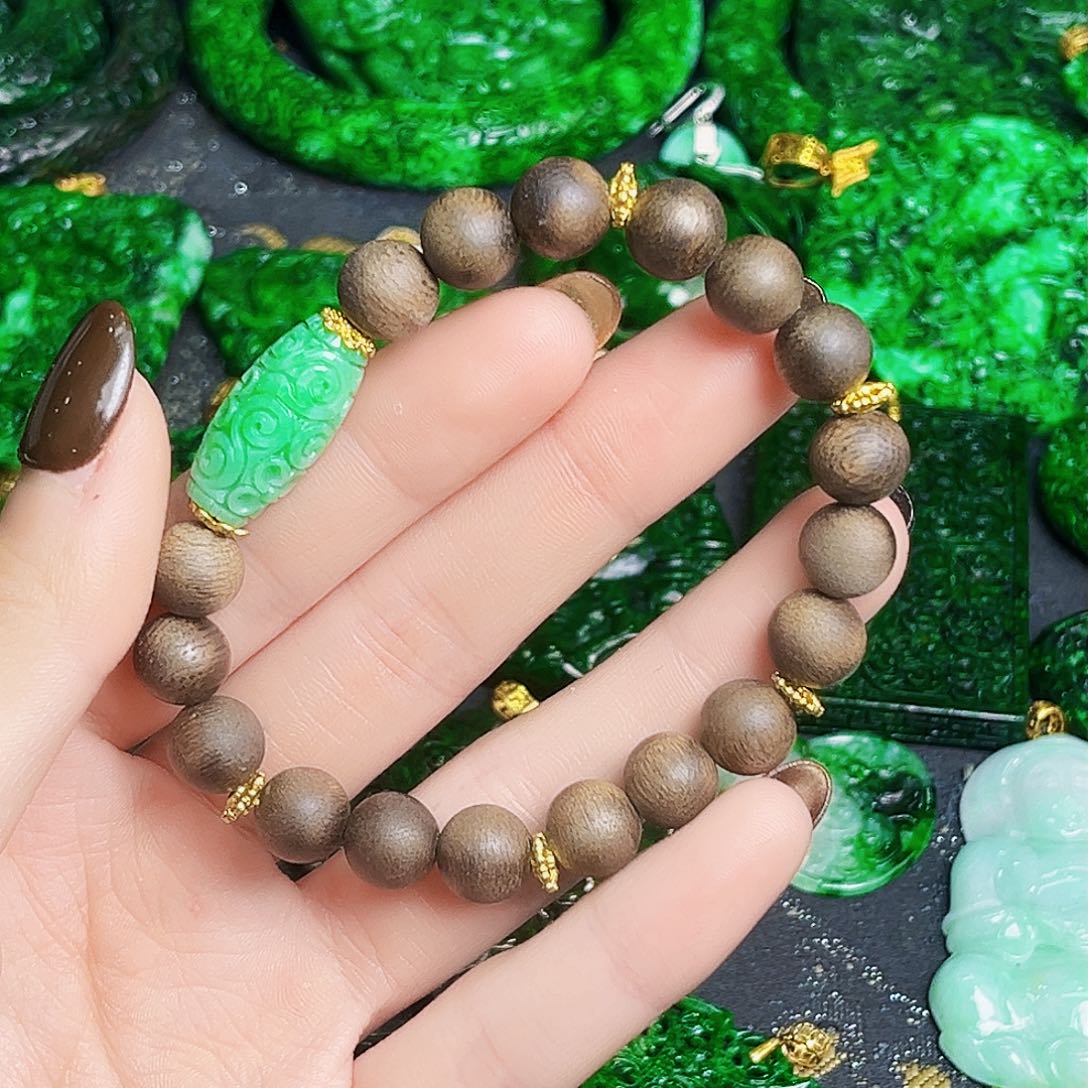 颈饰未镶嵌翡翠多样性