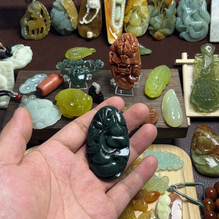 蛇纹石玉合金颈饰