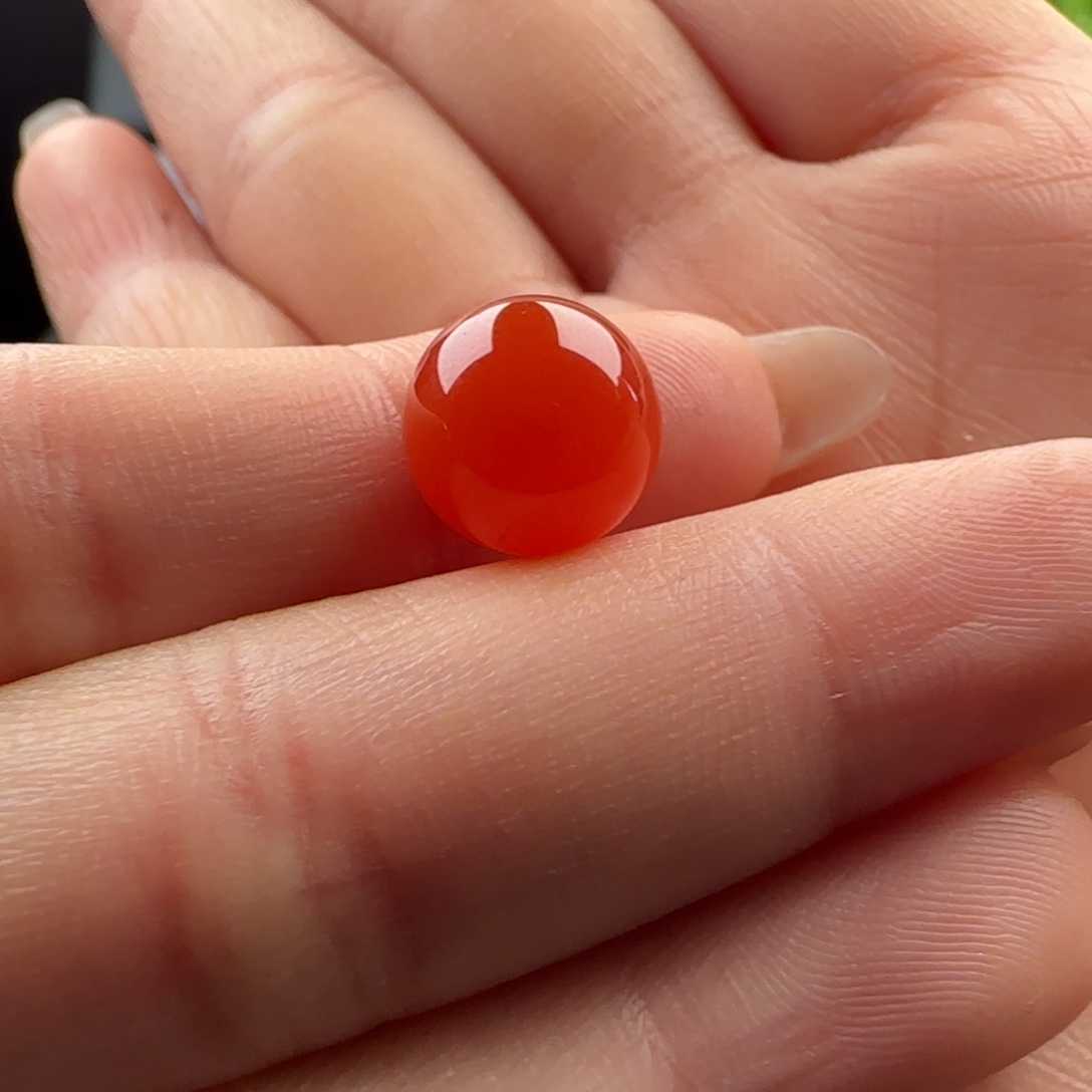 南红玛瑙未镶嵌圆珠10.6，色红润