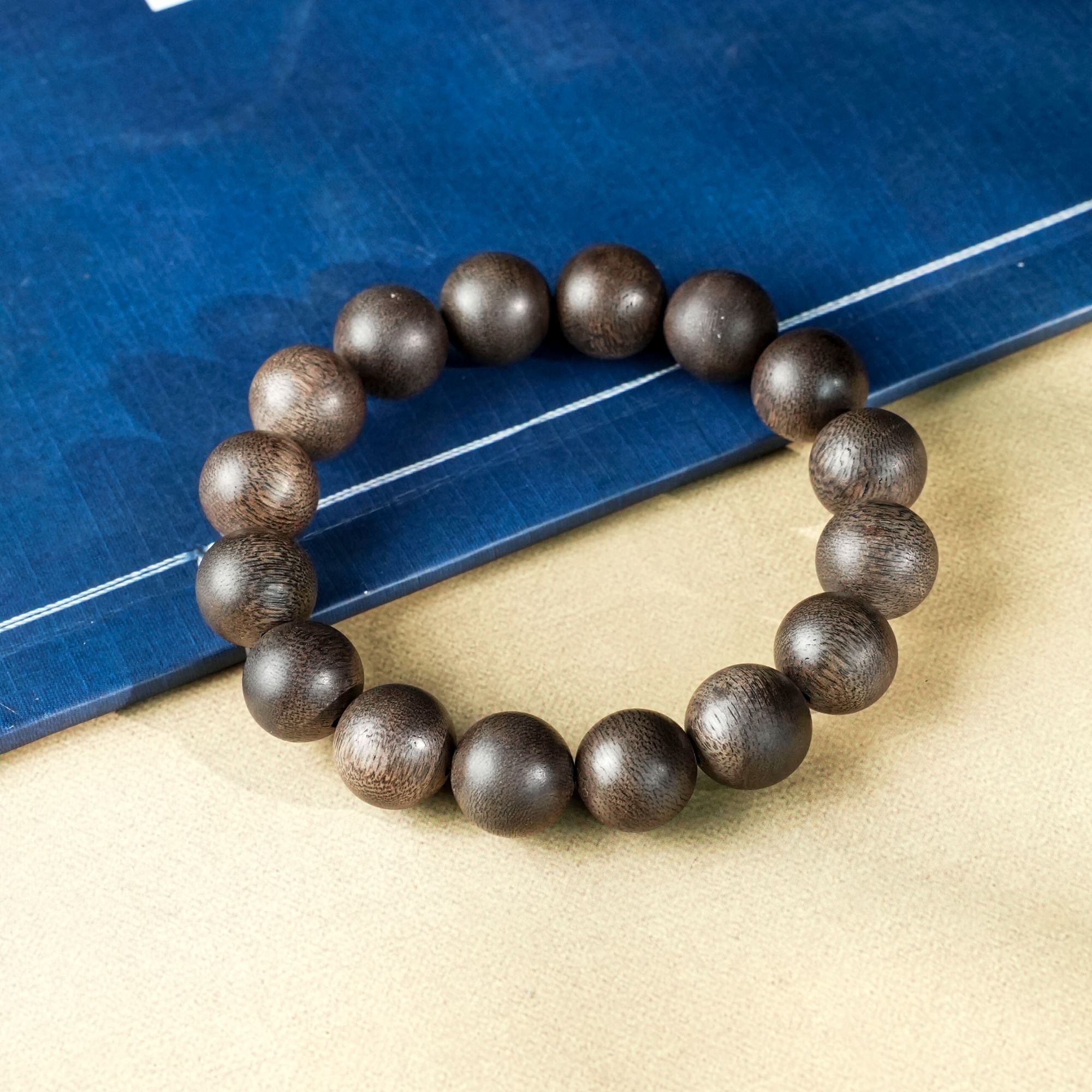 仙作甄选海南莺歌绿奇楠1.4单圈文玩手串