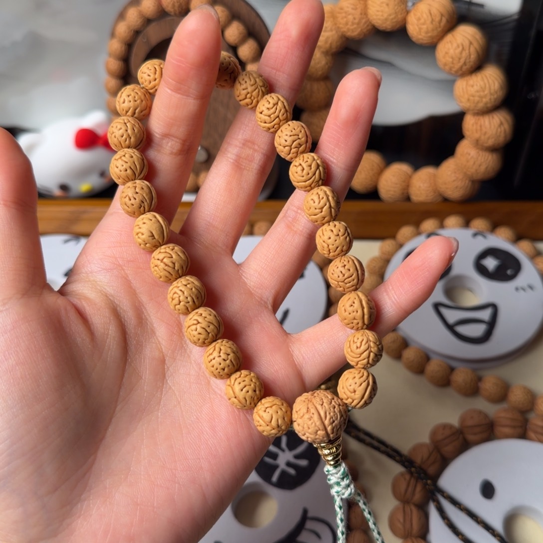 三***白野生小肠纹桃核吊坠