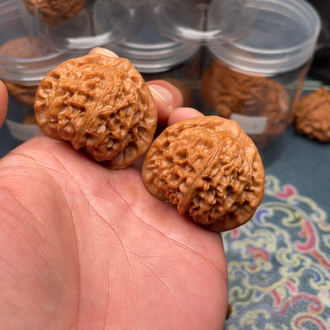 文玩核桃把件桃心宫灯