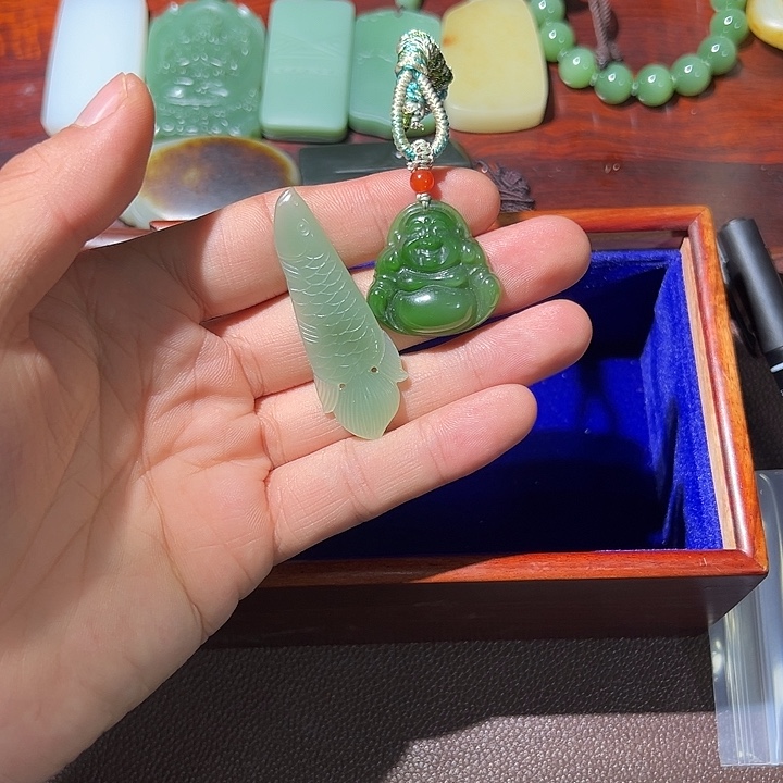 张***。和田玉（糖玉）未镶嵌笔搁