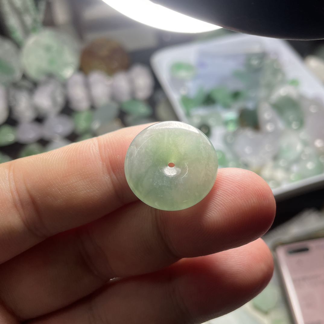 天然缅甸翡翠A货，冰种平安扣