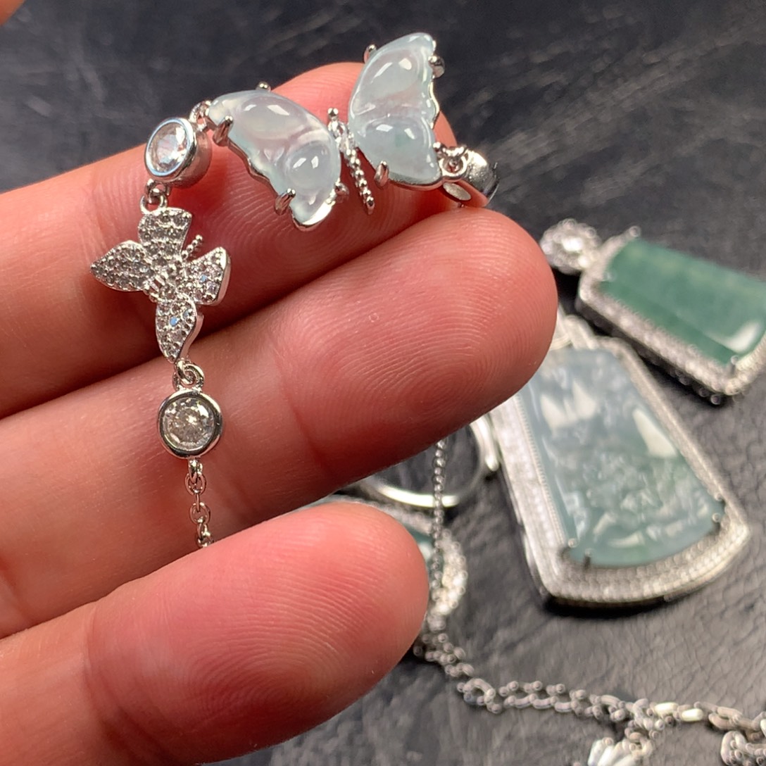 翡翠未镶嵌颈饰蝴蝶手链