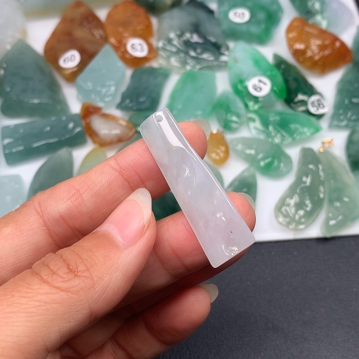 翡翠未镶嵌颈饰随型