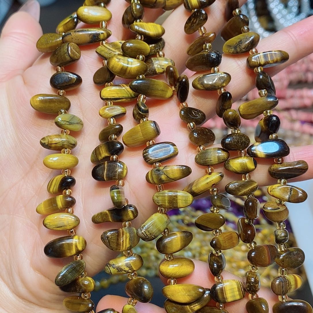 玛瑙/玉髓散珠虎眼长牙一条