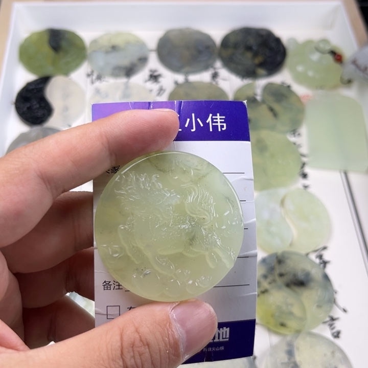 蛇纹石玉吊坠(赠链)未镶嵌逸****拿