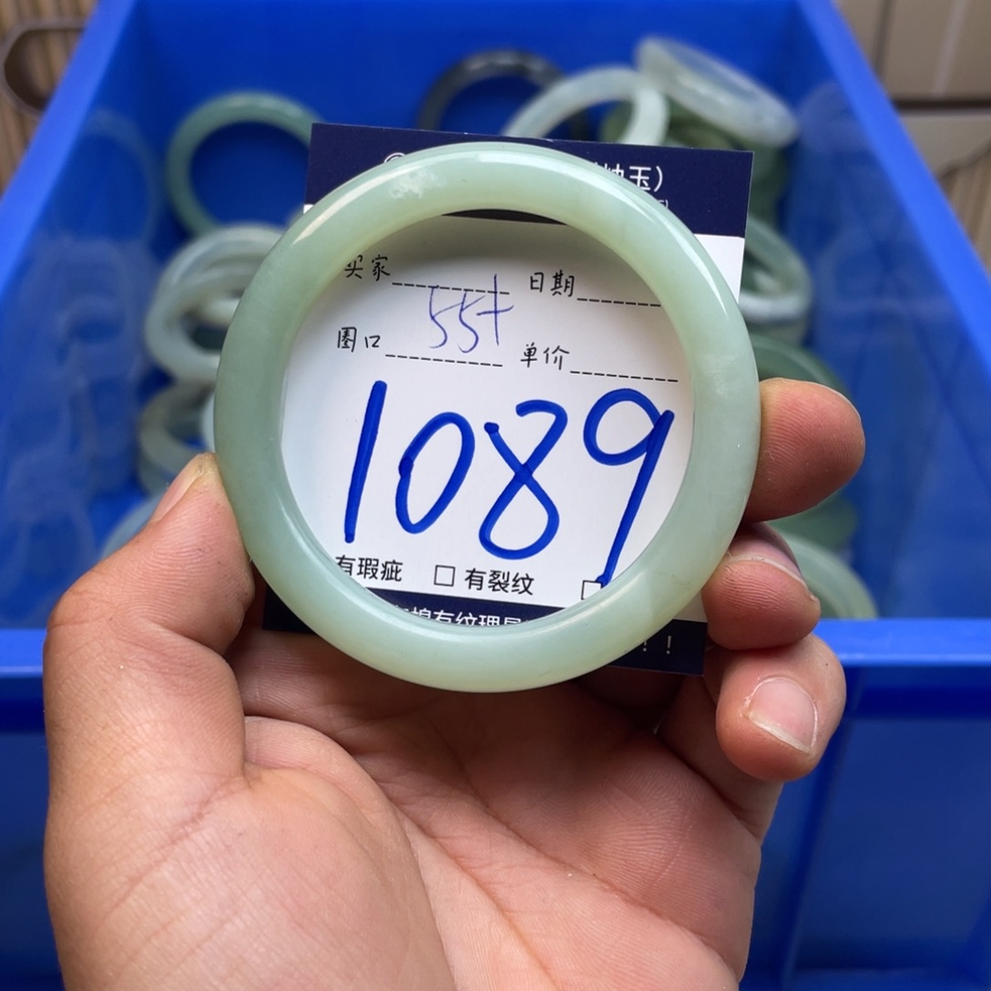 岫玉手镯手镯未镶嵌