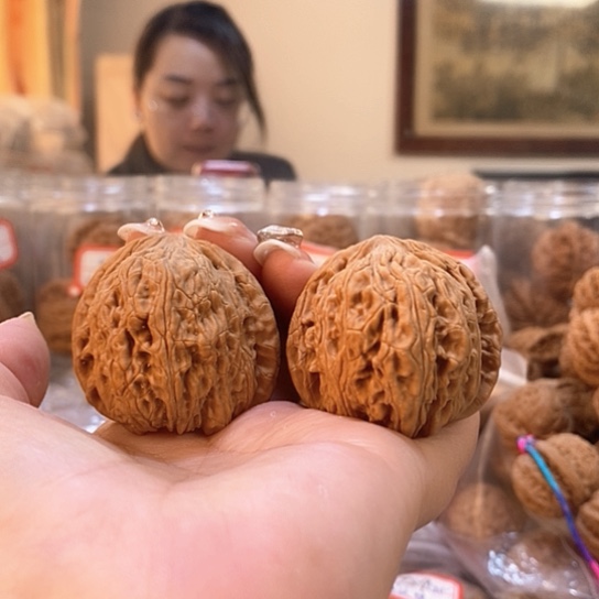 文玩核桃吊坠41绣球有白尖