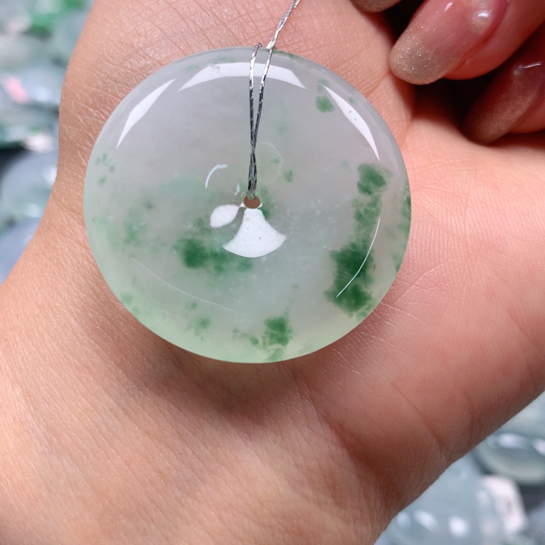 翡翠颈饰未镶嵌天然翡翠