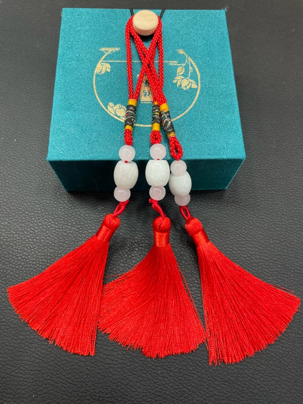 中国红路路通车挂缅甸A货翡翠（拍2发3多样性发货）翡翠手链