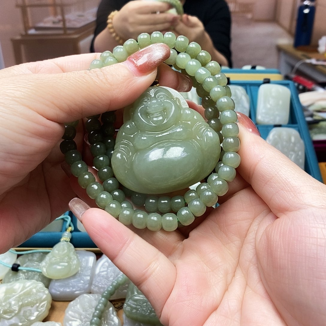 和田玉颈饰未镶嵌牛