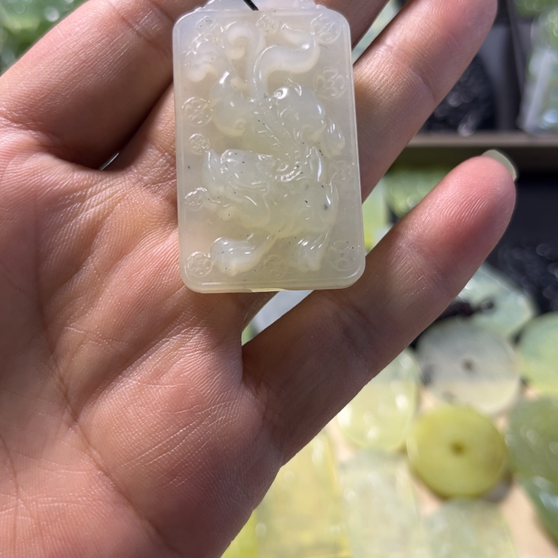 未镶嵌蛇纹石玉颈饰