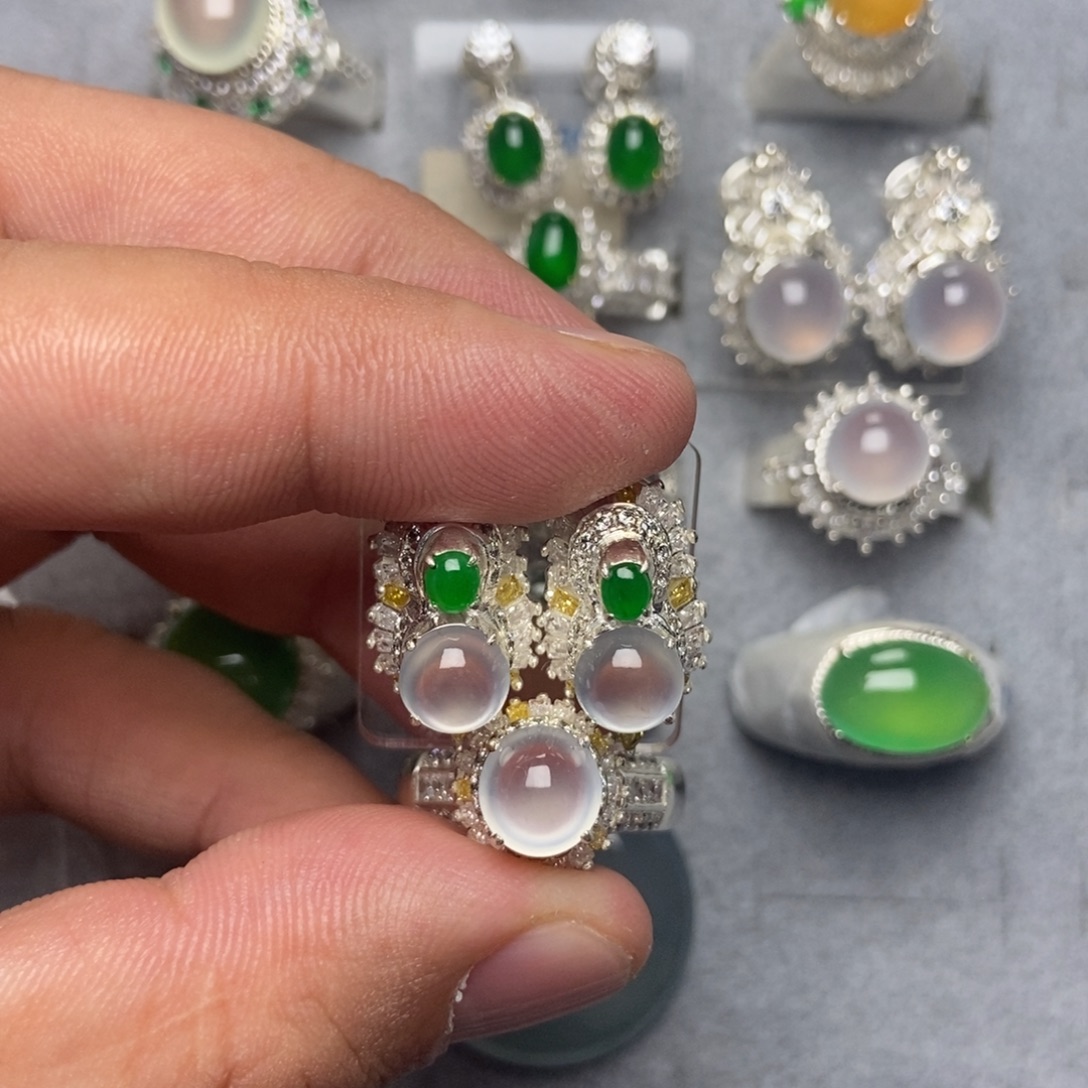 翡翠挂件未镶嵌高冰