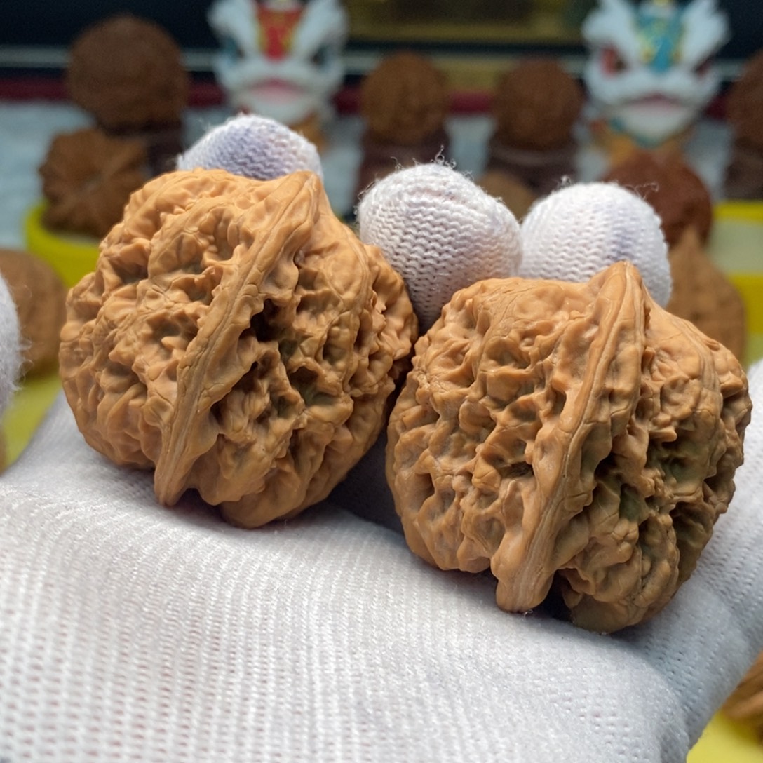 一***.桃核把件西贝将军