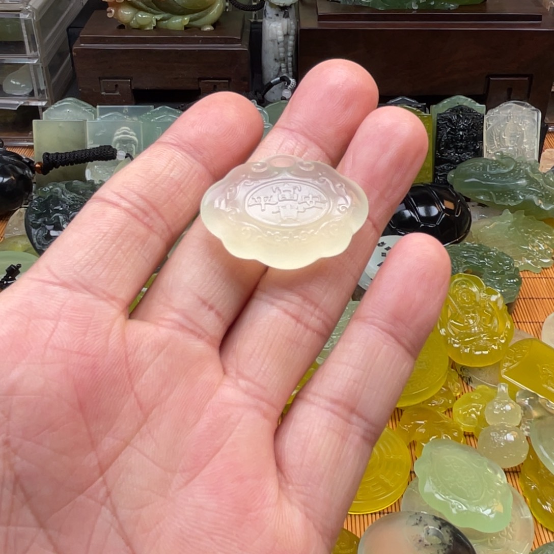 花***香蛇纹石玉未镶嵌颈饰