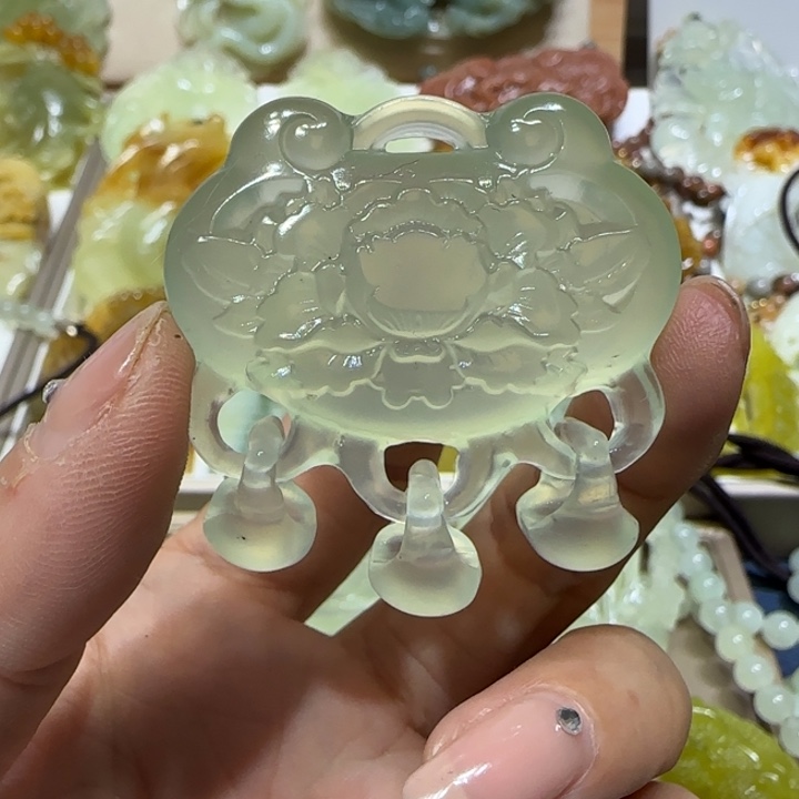 蛇纹石玉吊坠未镶嵌