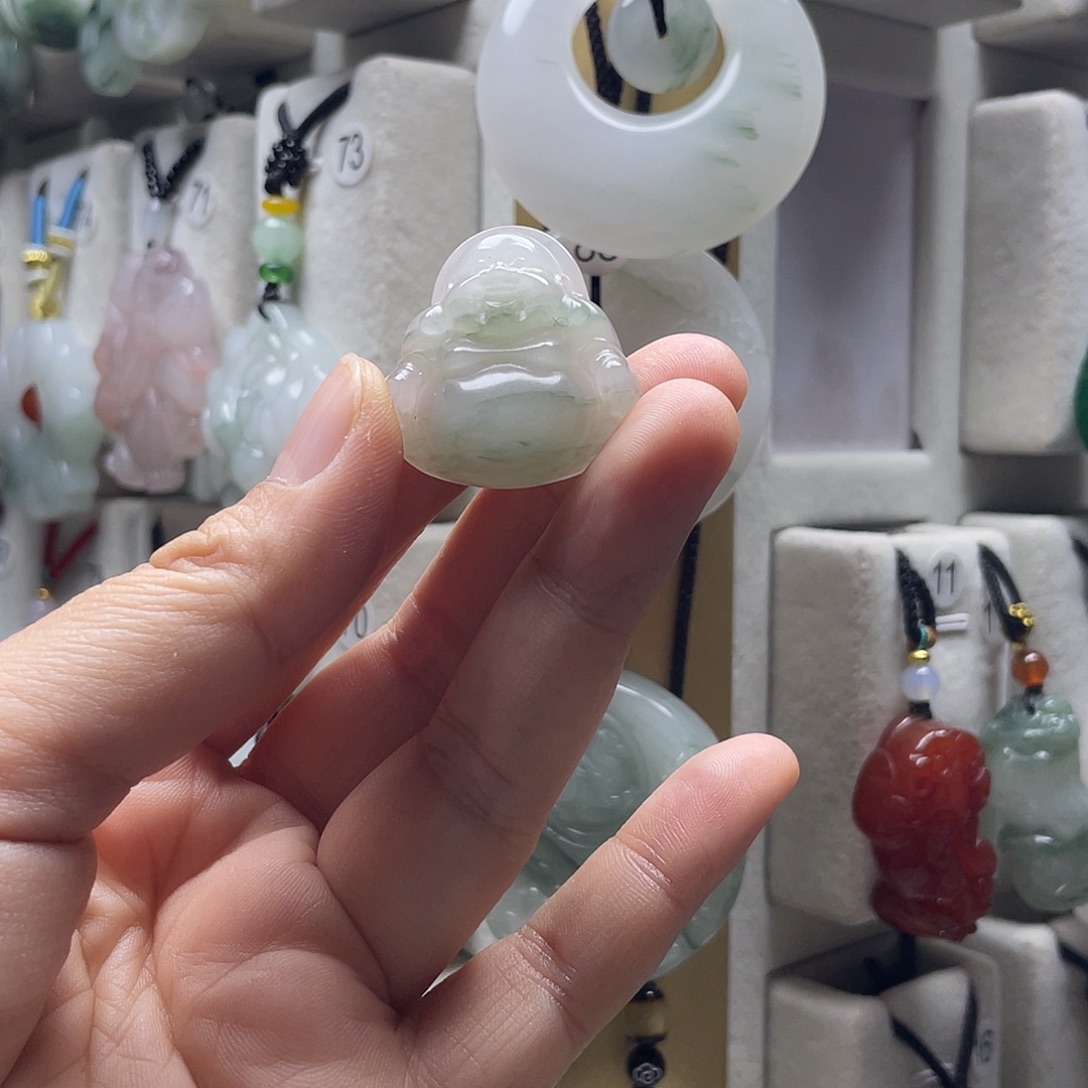 石英质玉（金丝玉）未镶嵌颈饰