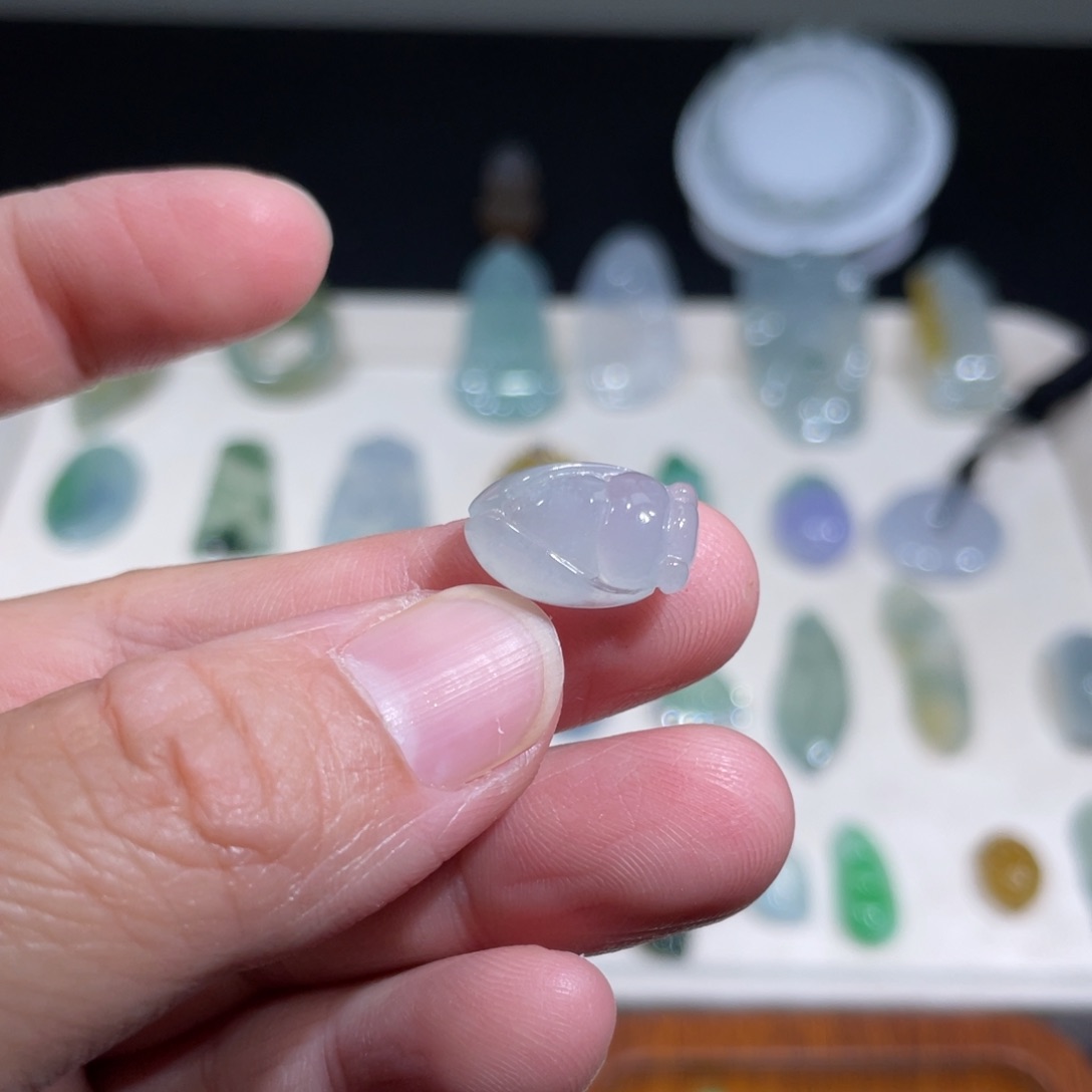 颈饰未镶嵌翡翠一鸣惊人