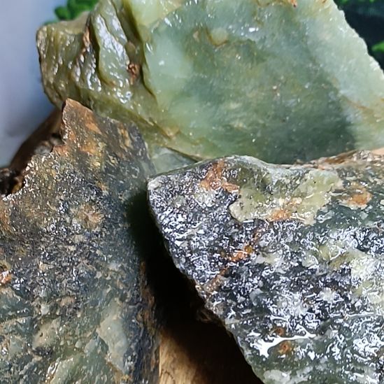 蛇纹石玉未镶嵌珠宝奇石