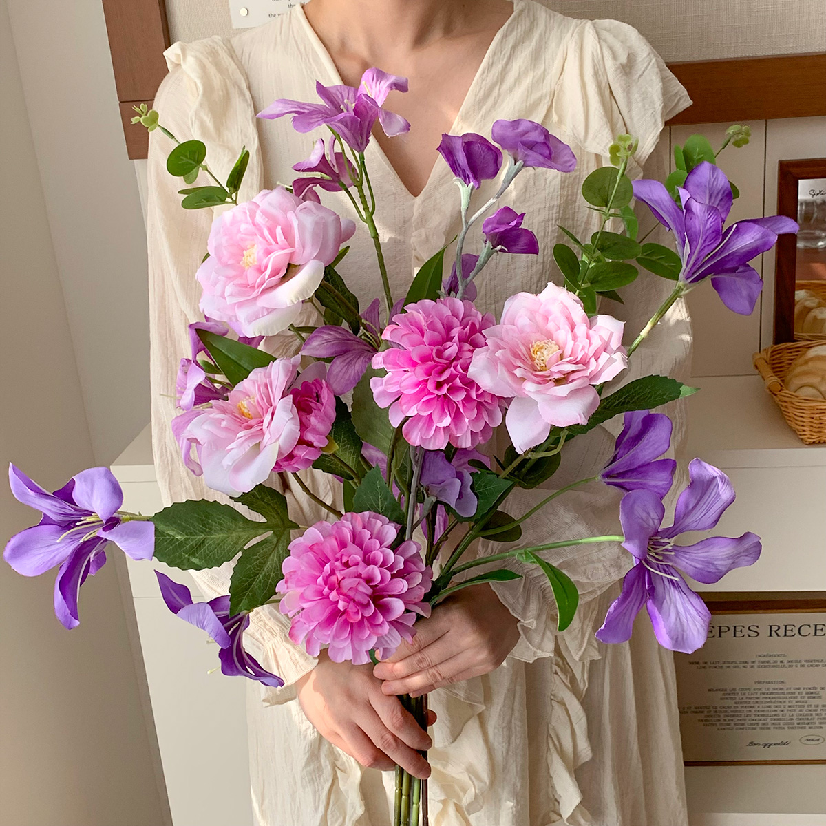 (暮色）紫色玫红色配色月季蝴蝶花大丽花尤加利叶增加韵味仿真花束