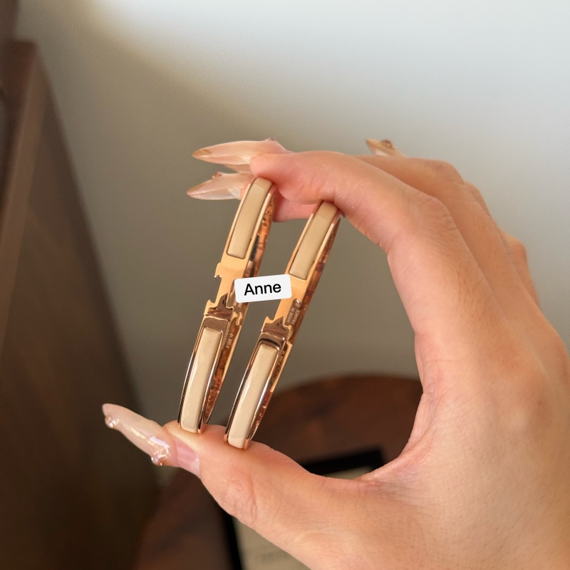 钛钢手镯 奶茶色轻奢时尚H字母经典手镯【S229】