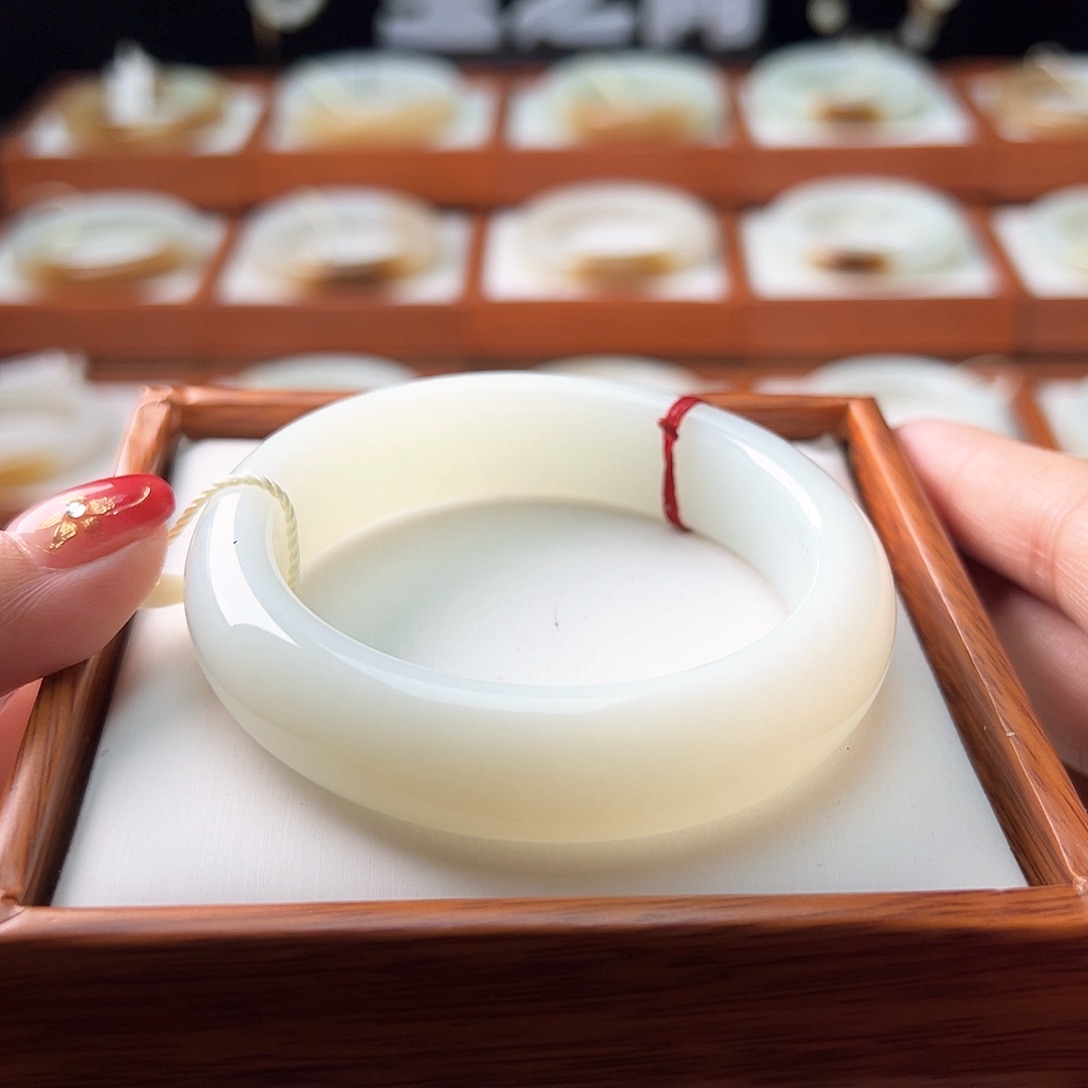 和田玉手镯未镶嵌56