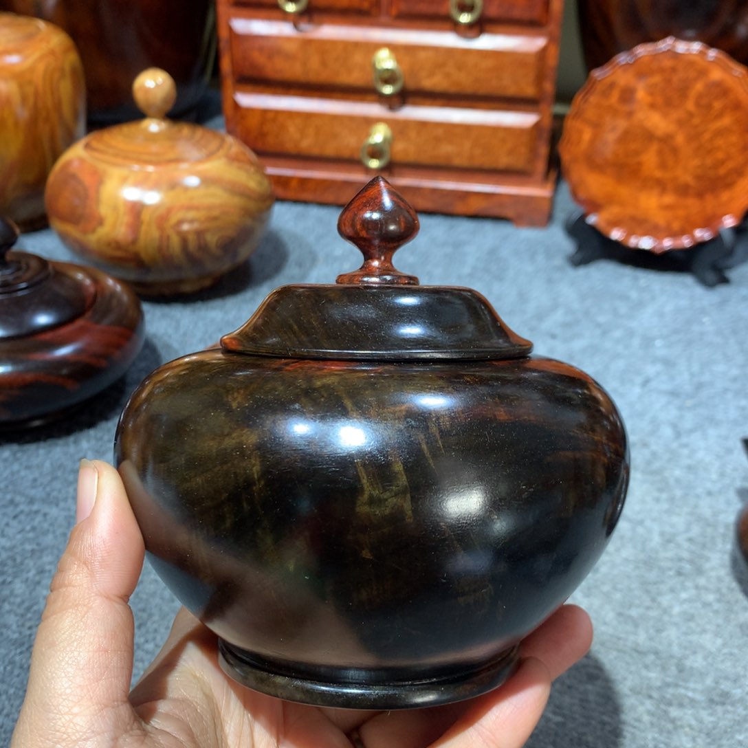 交趾黄檀（大红酸枝）芸*