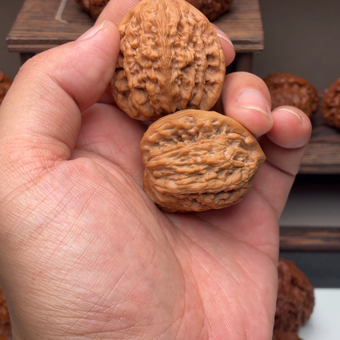 9***子文玩核桃吊坠原树虎头王