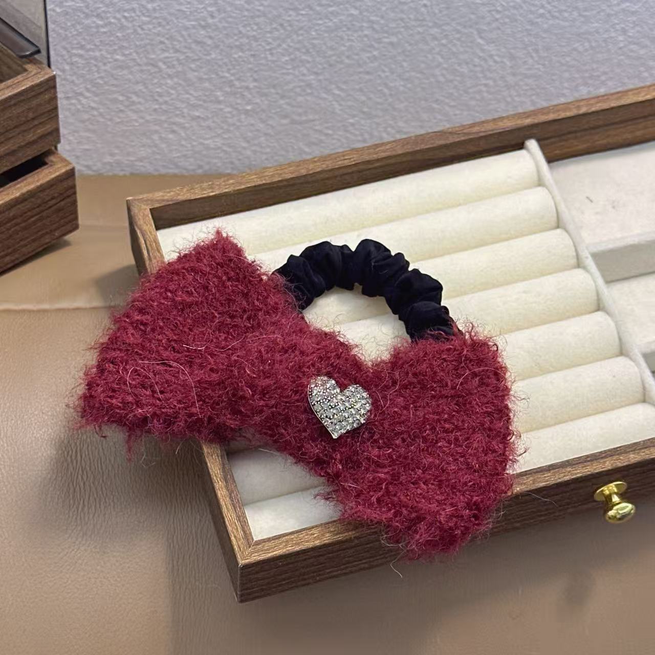 精致满镶爱心红色毛绒蝴蝶结面膜发圈5169