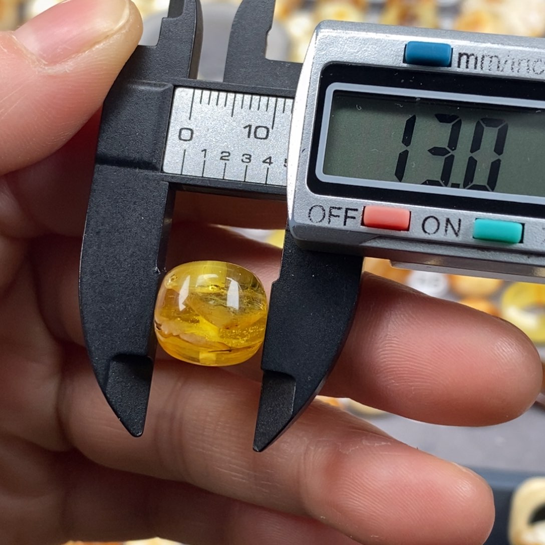 蜜蜡珠宝奇石未镶嵌