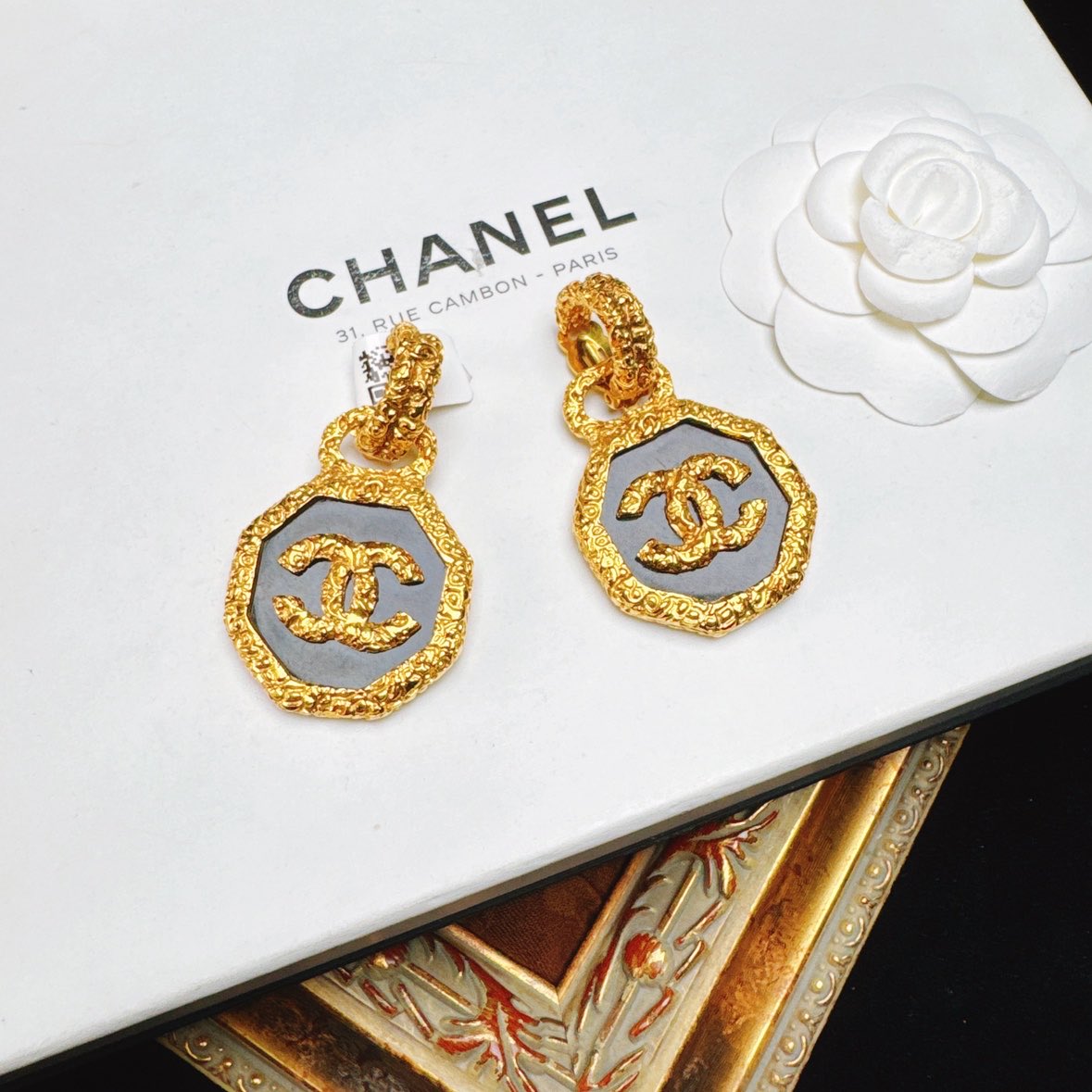 95新 Chanel/香奈儿 柚礼中古/香奈儿熔岩八角耳夹lz511348