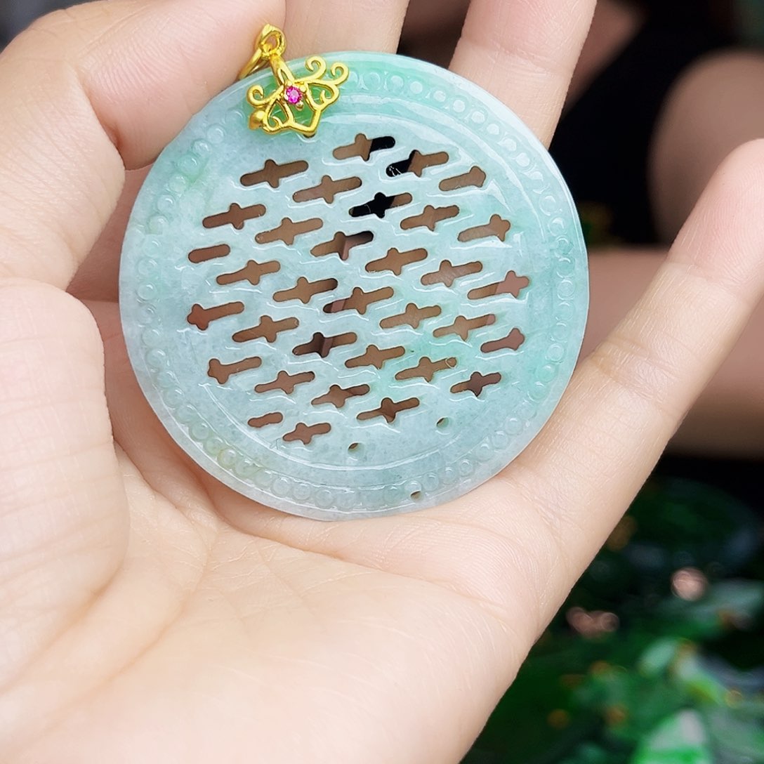 翡翠未镶嵌颈饰多样性