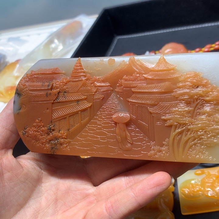 石英质玉（黄龙玉）未镶嵌颈饰