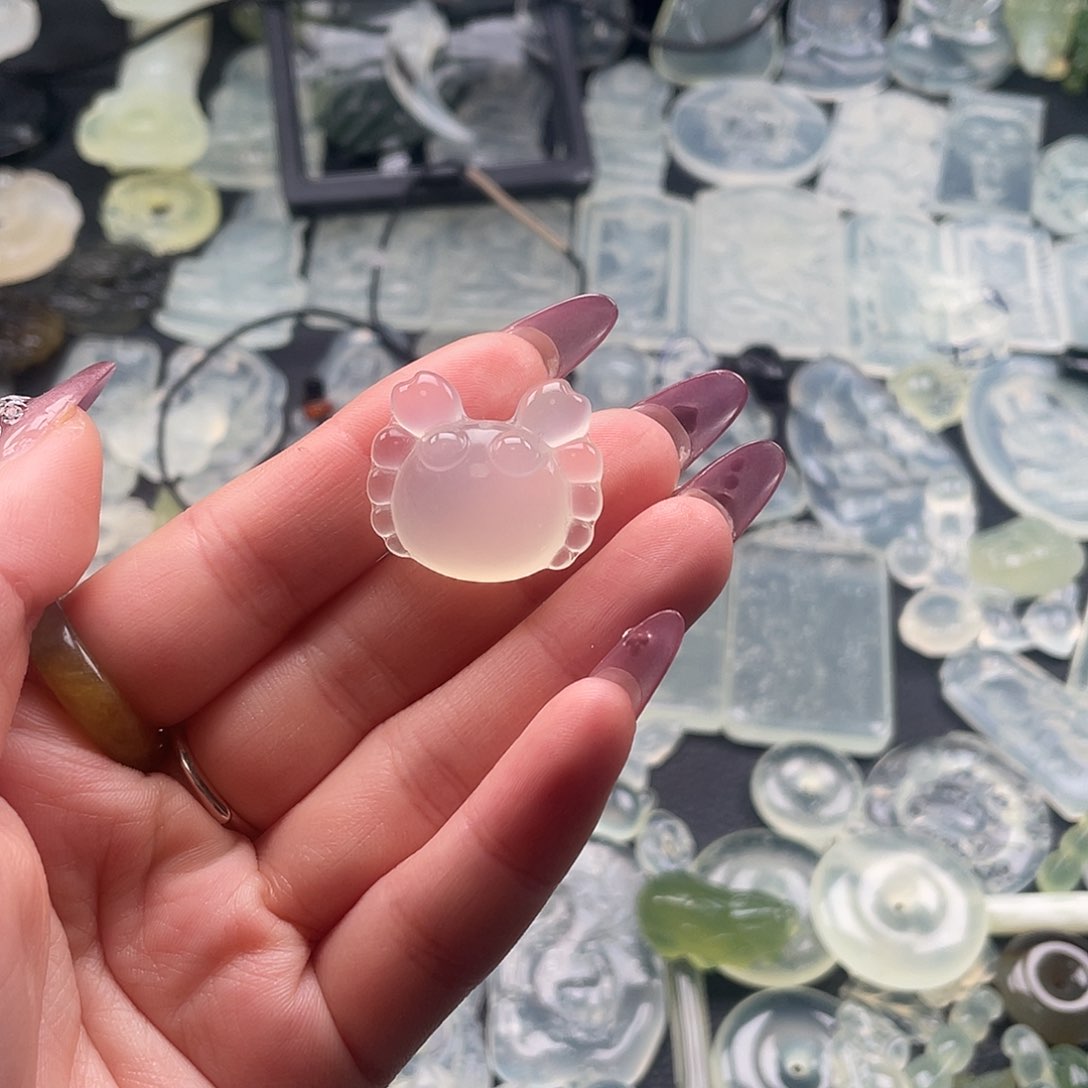 蛇纹石玉颈饰未镶嵌