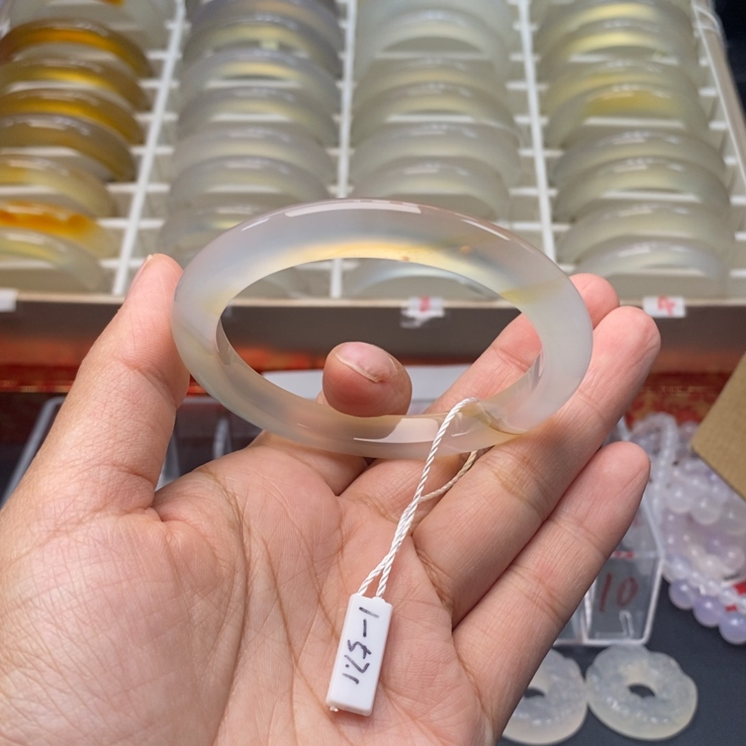 玛瑙/玉髓手镯未镶嵌