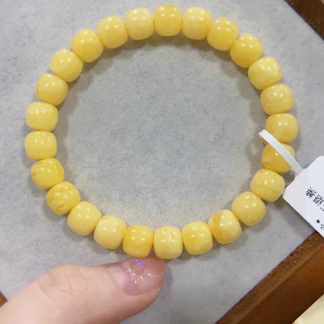 蜜蜡手链未镶嵌8.5m奶黄 瑕 介意勿拍哦