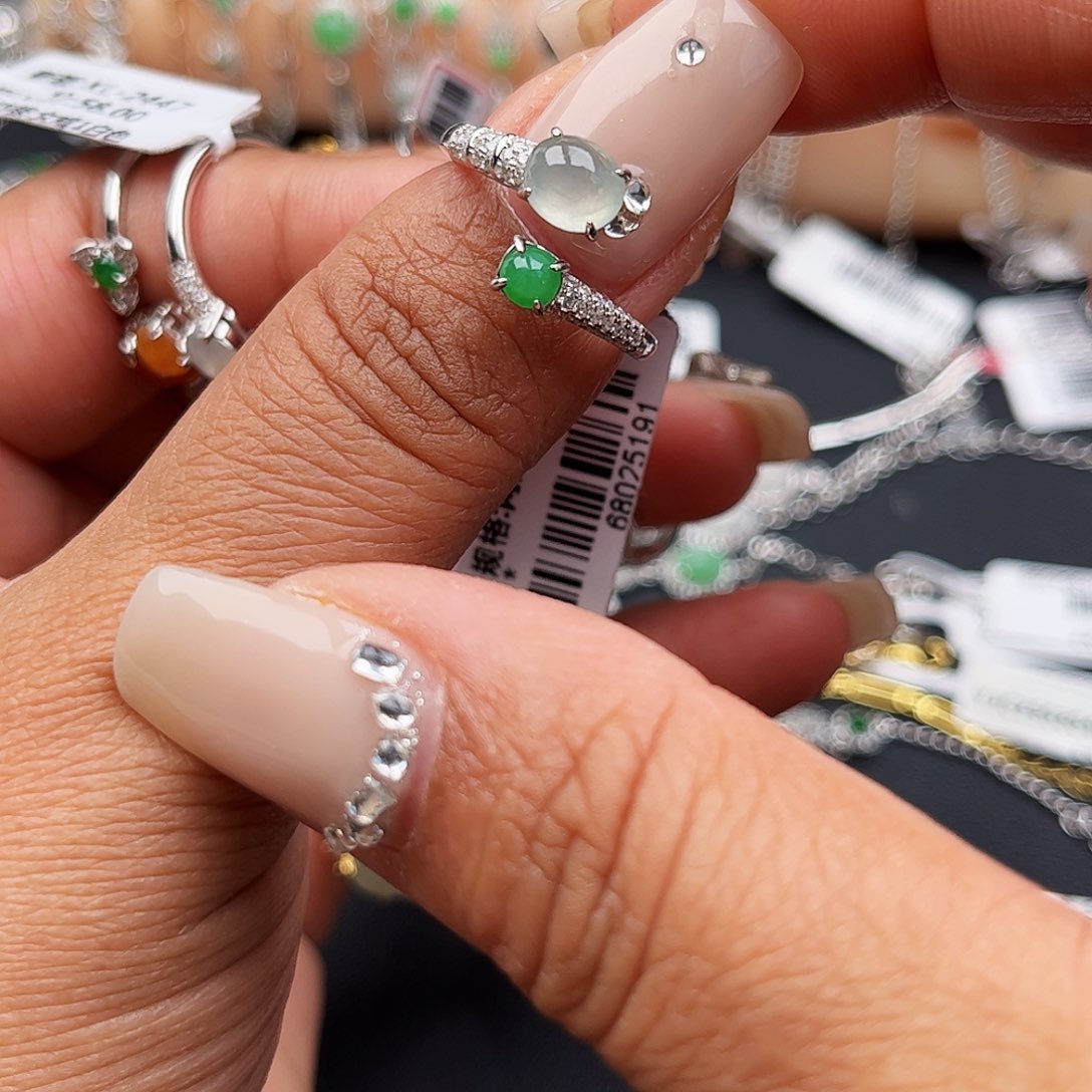 翡翠戒指银S925镶嵌缅甸天然A货翡翠戒指