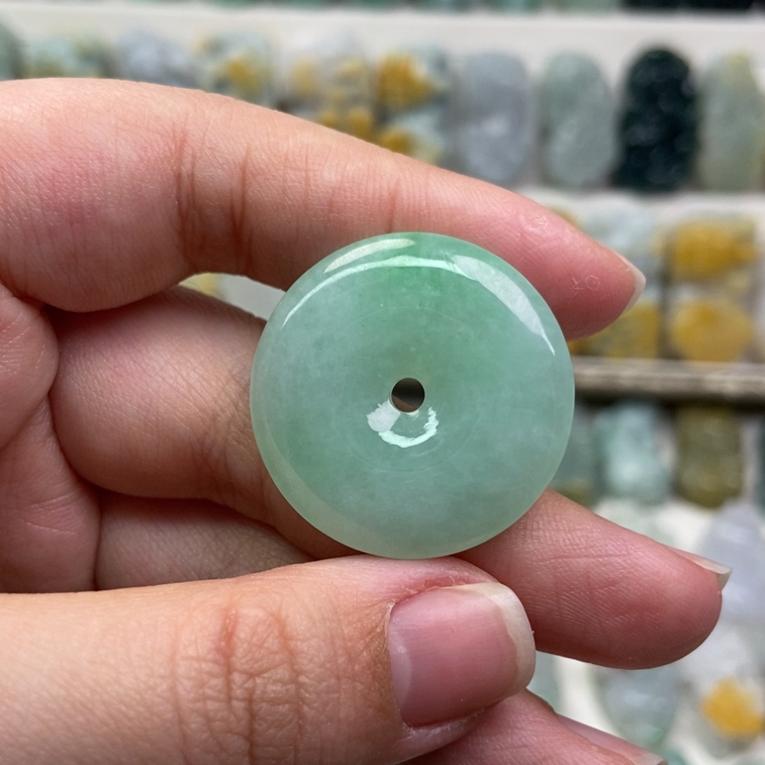 翡翠吊坠(赠链)未镶嵌