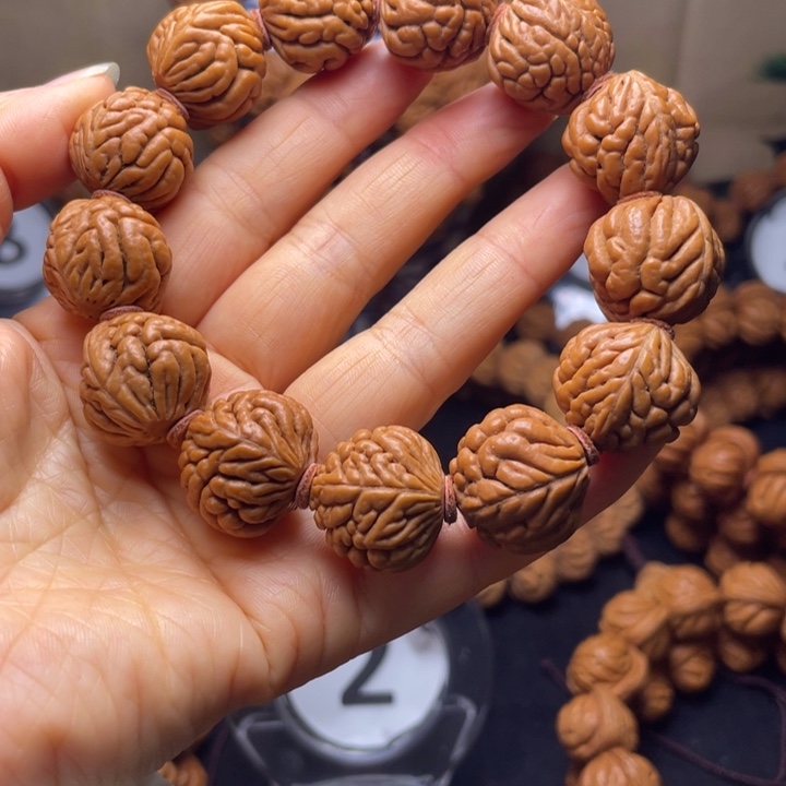 赵***赵桃核吊坠秦岭桃核手串