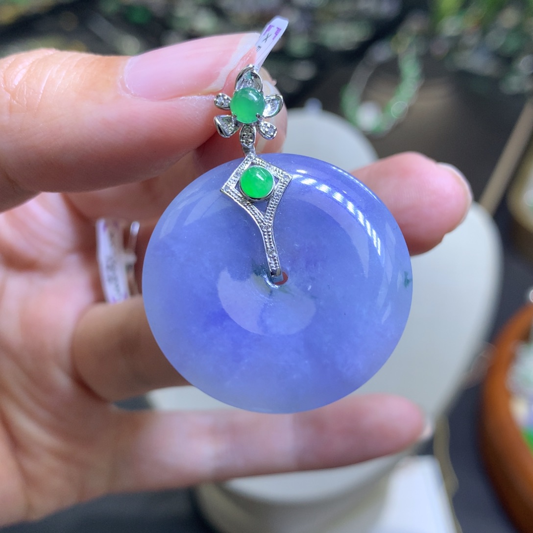 颈饰18K金镶嵌翡翠