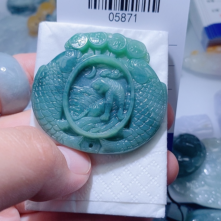 翡翠未镶嵌颈饰天光墟翡翠市场现金代购