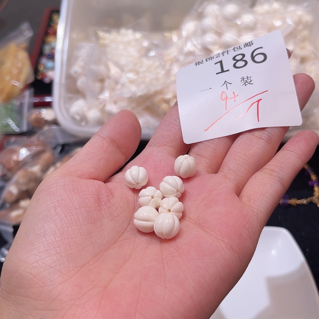 水晶未镶嵌珠宝半成品186 。        