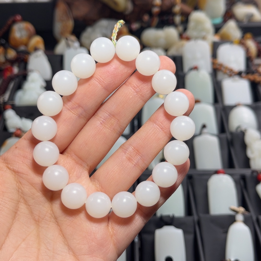 一***风和田玉未镶嵌颈饰12圆珠手串（彩绳勿拆）