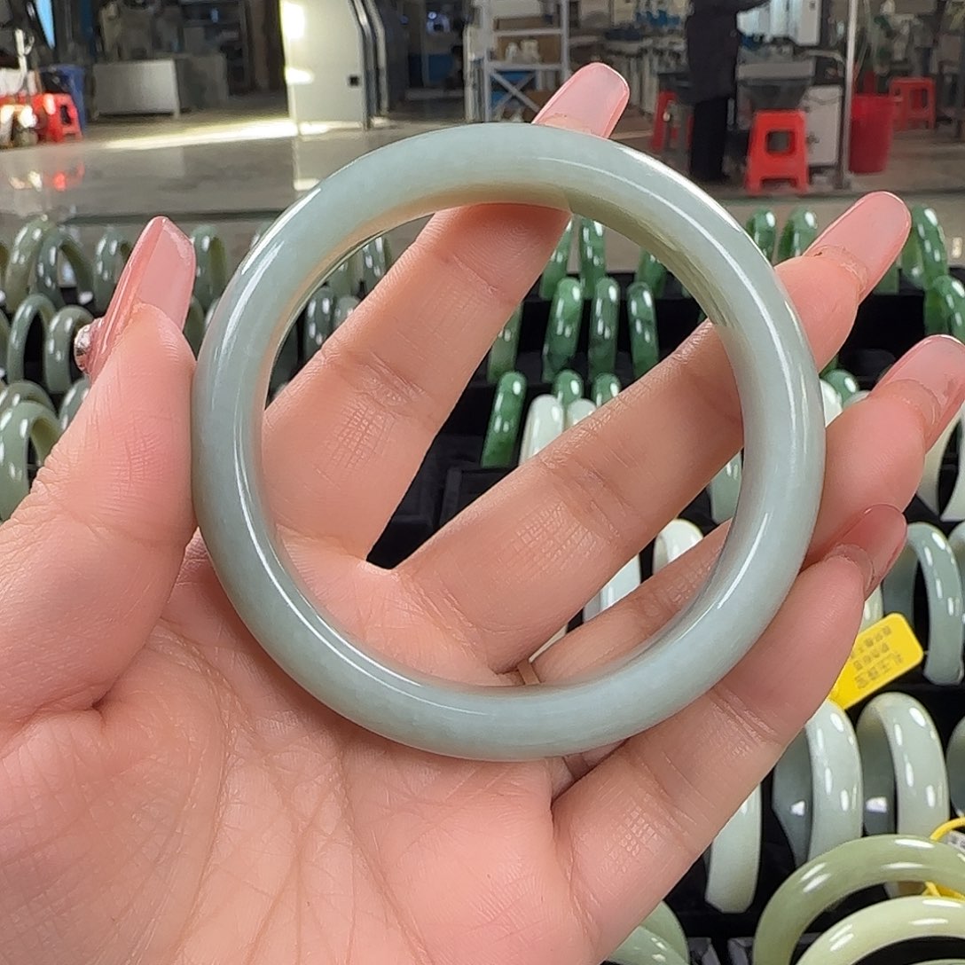 Z***G和田玉未镶嵌手镯60.8