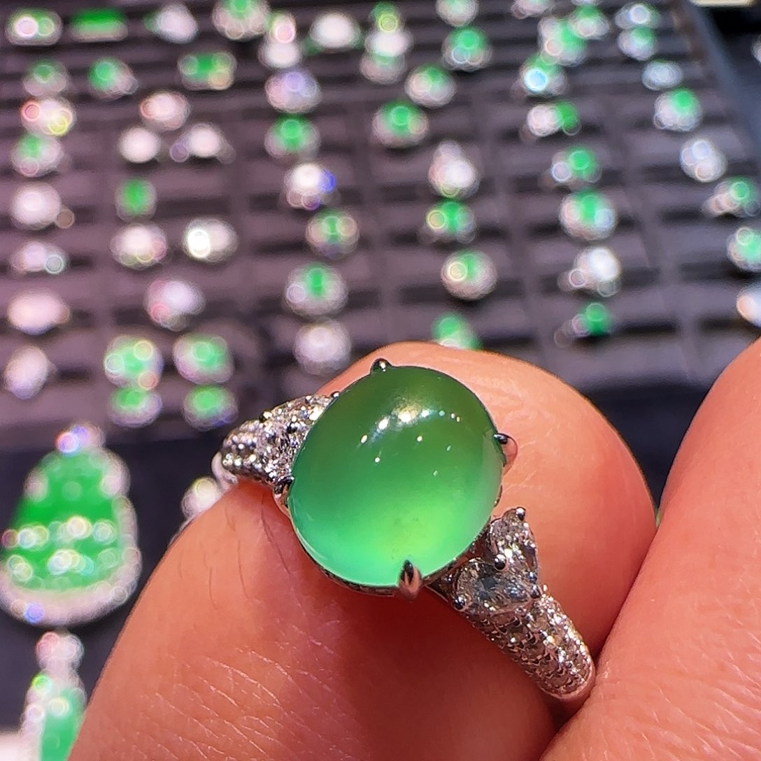 翡翠18K金镶嵌戒指